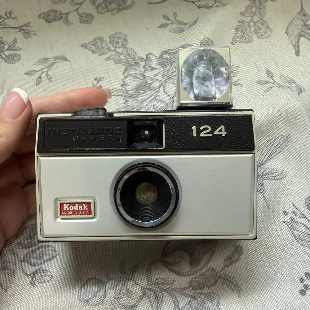 Vtg 60s Kodak Instamatic 124 Camera Leather Case Flash Cube FOR PARTS OR DISPLAY